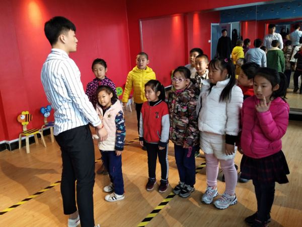 少兒模特授課現場(chǎng)